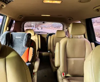 Kia Carnival 2015 mit Antriebssystem Frontantrieb, verfügbar in Tiflis.