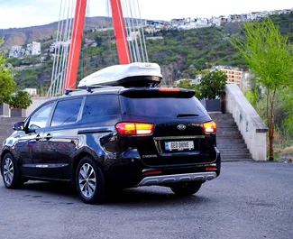 Diesel 2,2L Motor von Kia Carnival 2015 zur Miete in Tiflis.