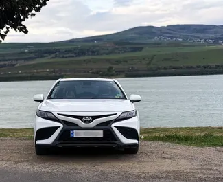Vermietung Toyota Camry. Komfort, Premium Fahrzeug zur Miete in Georgien ✓ Kaution Keine Kaution ✓ Versicherungsoptionen KFZ-HV, TKV, VKV Plus, VKV Komplett, Insassen.