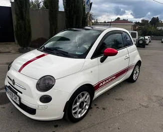 Frontansicht eines Mietwagens Fiat 500 in Tiflis, Georgien ✓ Auto Nr.14812. ✓ Automatisch TM ✓ 0 Bewertungen.