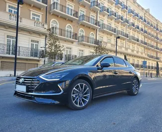 Frontansicht eines Mietwagens Hyundai Sonata in Baku, Aserbaidschan ✓ Auto Nr.11946. ✓ Automatisch TM ✓ 0 Bewertungen.