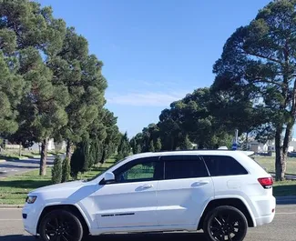 Komfort, Premium, SUV Mietfahrzeug in Georgien - Jeep Grand Cherokee Benzin 3,6L Motor von Jeep Grand Cherokee 2020 zur Miete in Tiflis.