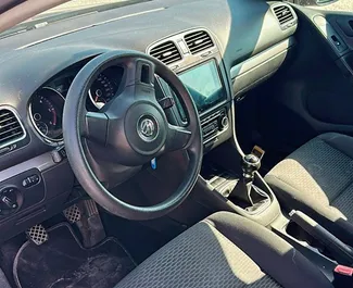 Autovermietung Volkswagen Golf 6 Nr.14844 Schaltgetriebe am Flughafen von Tirana, ausgestattet mit einem 2,0L Motor ➤ Von Vilson in Albanien.
