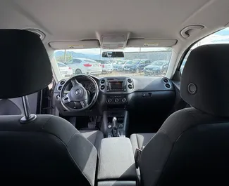 Benzin 2,0L Motor von Volkswagen Tiguan 2017 zur Miete in Tirana.