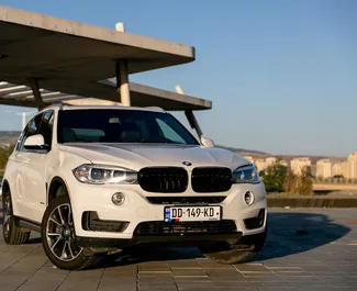 Frontansicht eines Mietwagens BMW X5 in Tiflis, Georgien ✓ Auto Nr.14815. ✓ Automatisch TM ✓ 0 Bewertungen.