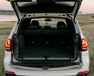 Mietwagen BMW X5 2017 in Georgien, mit Hybride-Kraftstoff und 380 PS ➤ Ab 240 GEL pro Tag.