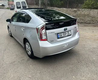 Hybride 1,8L Motor von Toyota Prius 2015 zur Miete in Tiflis.