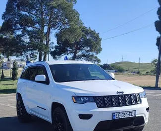 Frontansicht - Jeep Grand Cherokee Autovermietung in Georgien (Tiflis) ➤ TakeCars.com Frontansicht eines Mietwagens Jeep Grand Cherokee in Tiflis, Georgien ✓ Auto Nr.14947. ✓ Automatisch TM ✓ 0 Bewertungen.