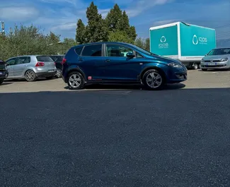 Frontansicht eines Mietwagens SEAT Altea in Tirana, Albanien ✓ Auto Nr.14956. ✓ Schaltgetriebe TM ✓ 0 Bewertungen.