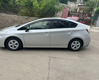 Toyota Prius 2015 mit Antriebssystem Frontantrieb, verfügbar in Tiflis.