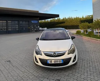 Frontansicht eines Mietwagens Opel Corsa in Tirana, Albanien ✓ Auto Nr.14850. ✓ Schaltgetriebe TM ✓ 0 Bewertungen.