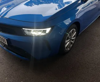 Frontansicht eines Mietwagens Opel Astra in Prag, Tschechische Republik ✓ Auto Nr.14953. ✓ Automatisch TM ✓ 0 Bewertungen.