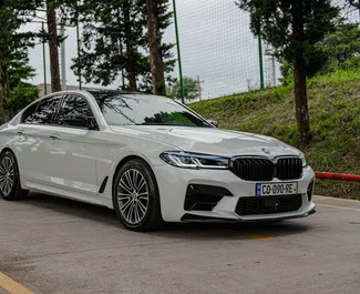 Benzin 3,0L Motor von BMW 530d 2017 zur Miete in Tiflis.