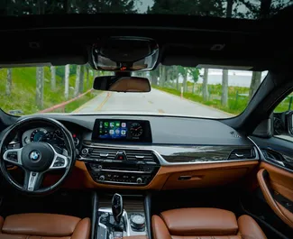 BMW 530d 2017 mit Antriebssystem Allradantrieb, verfügbar in Tiflis.