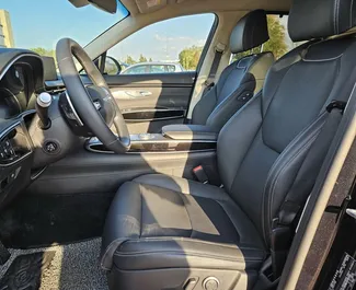 Genesis GV70 2023 zur Miete verfügbar in Minsk, mit Kilometerbegrenzung 300 km/Tag.