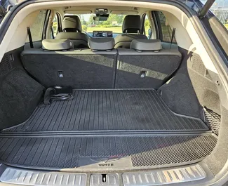 Genesis GV70 2023 mit Antriebssystem Allradantrieb, verfügbar in Minsk.