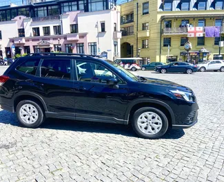 Benzin L Motor von Subaru Forester 2023 zur Miete in Tiflis.