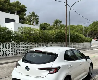 Hybride 1,8L Motor von Toyota Corolla 2020 zur Miete in Barcelona.