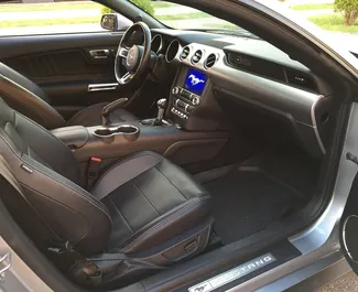 Benzin 2,3L Motor von Ford Mustang Coupe 2020 zur Miete in Minsk.