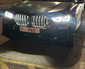 BMW X6 2023 zur Miete verfügbar in Dubai, mit Kilometerbegrenzung 250 km/Tag.