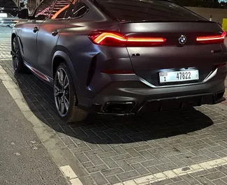 Vermietung BMW X6. Premium, Crossover Fahrzeug zur Miete in VAE ✓ Kaution Keine Kaution ✓ Versicherungsoptionen KFZ-HV.
