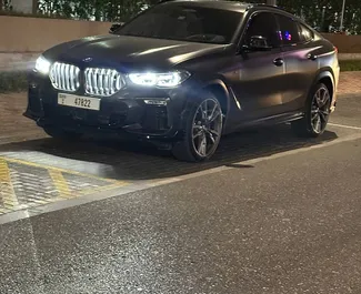 Frontansicht eines Mietwagens BMW X6 in Dubai, VAE ✓ Auto Nr.14835. ✓ Automatisch TM ✓ 0 Bewertungen.