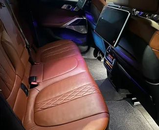 Benzin 4,4L Motor von BMW X6 2023 zur Miete in Dubai.