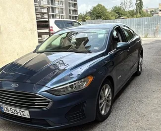 Frontansicht eines Mietwagens Ford Fusion Sedan in Tiflis, Georgien ✓ Auto Nr.14831. ✓ Automatisch TM ✓ 0 Bewertungen.