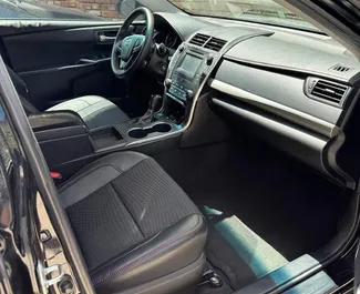 Toyota Camry 2017 zur Miete verfügbar in Tiflis, mit Kilometerbegrenzung unbegrenzte.