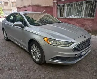 Benzin 2,0L Motor von Ford Fusion Sedan 2020 zur Miete in Tiflis.