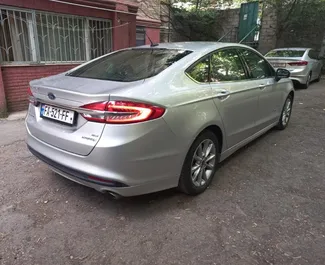 Ford Fusion Sedan 2020 mit Antriebssystem Frontantrieb, verfügbar in Tiflis.