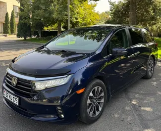 Frontansicht eines Mietwagens Honda Odyssey in Eriwan, Armenien ✓ Auto Nr.14834. ✓ Automatisch TM ✓ 0 Bewertungen.