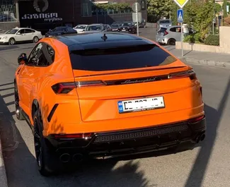 Innenraum von Lamborghini Urus zur Miete in Georgien. Ein großartiges 5-Sitzer Fahrzeug mit Automatisch Getriebe.