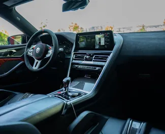 Benzin 4,4L Motor von BMW M850i XDRIVE 2023 zur Miete in Tiflis.