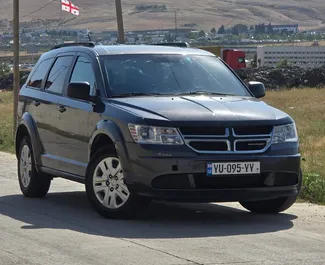 Frontansicht - Dodge Journey Autovermietung in Georgien (Tiflis) ➤ TakeCars.com Frontansicht eines Mietwagens Dodge Journey in Tiflis, Georgien ✓ Auto Nr.14946. ✓ Automatisch TM ✓ 0 Bewertungen.