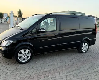 Innenraum von Mercedes-Benz Vito zur Miete in Albanien. Ein großartiges 7-Sitzer Fahrzeug mit Schaltgetriebe Getriebe.