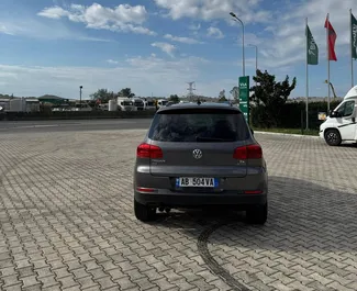 Vermietung Volkswagen Tiguan. Komfort, Crossover Fahrzeug zur Miete in Albanien ✓ Kaution Einzahlung von 100 EUR ✓ Versicherungsoptionen KFZ-HV, Ausland.