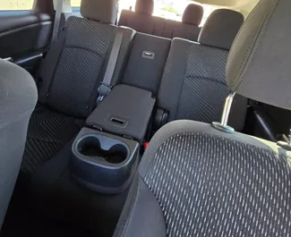 Kilometerbegrenzung bei der Miete von Dodge Journey in Georgien Dodge Journey 2018 zur Miete verfügbar in Tiflis, mit Kilometerbegrenzung 250 km/Tag.