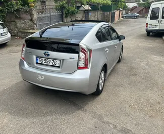 Vermietung Toyota Prius. Wirtschaft, Komfort Fahrzeug zur Miete in Georgien ✓ Kaution Keine Kaution ✓ Versicherungsoptionen KFZ-HV, VKV Komplett, Diebstahlschutz.