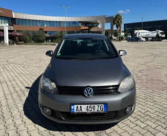 Frontansicht eines Mietwagens Volkswagen Golf 6 in Tirana, Albanien ✓ Auto Nr.14852. ✓ Schaltgetriebe TM ✓ 0 Bewertungen.