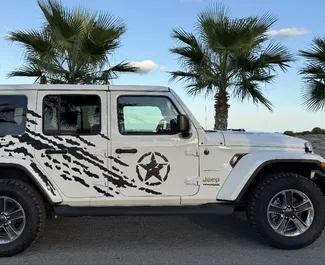 Jeep Wrangler Sahara 2022 zur Miete verfügbar in Alicante, mit Kilometerbegrenzung 250 km/Tag.