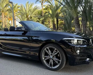 BMW 220d Cabrio 2019 zur Miete verfügbar in Alicante, mit Kilometerbegrenzung 250 km/Tag.