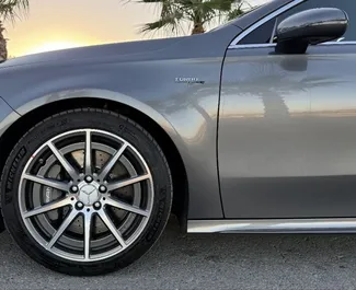 Benzin 2,0L Motor von Mercedes-Benz A45-S 2022 zur Miete in Alicante.