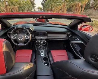 Benzin 3,6L Motor von Chevrolet Camaro Cabrio 2020 zur Miete in Alicante.