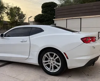 Mietwagen Chevrolet Camaro 2021 in Spanien, mit Benzin-Kraftstoff und 305 PS ➤ Ab 150 EUR pro Tag.