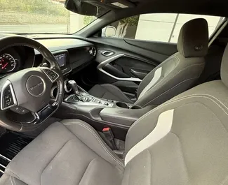 Vermietung Chevrolet Camaro. Premium, Luxus Fahrzeug zur Miete in Spanien ✓ Kaution Einzahlung von 1500 EUR ✓ Versicherungsoptionen KFZ-HV.