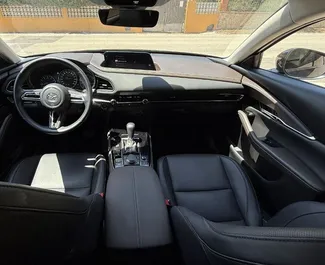 Benzin 2,0L Motor von Mazda CX-30 2022 zur Miete in Alicante.