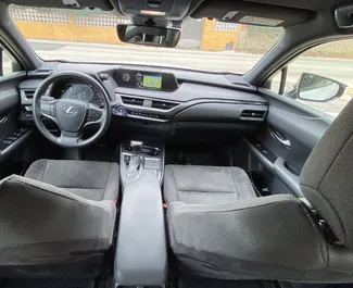 Lexus UX 2020 zur Miete verfügbar in Alicante, mit Kilometerbegrenzung 250 km/Tag.