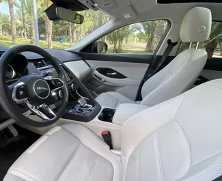 Jaguar F-PACE 2022 mit Antriebssystem Frontantrieb, verfügbar in Alicante.