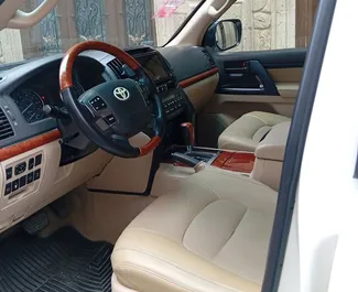 Mietwagen Toyota Land Cruiser 200 2015 in Aserbaidschan, mit Benzin-Kraftstoff und 282 PS ➤ Ab 95 AZN pro Tag.